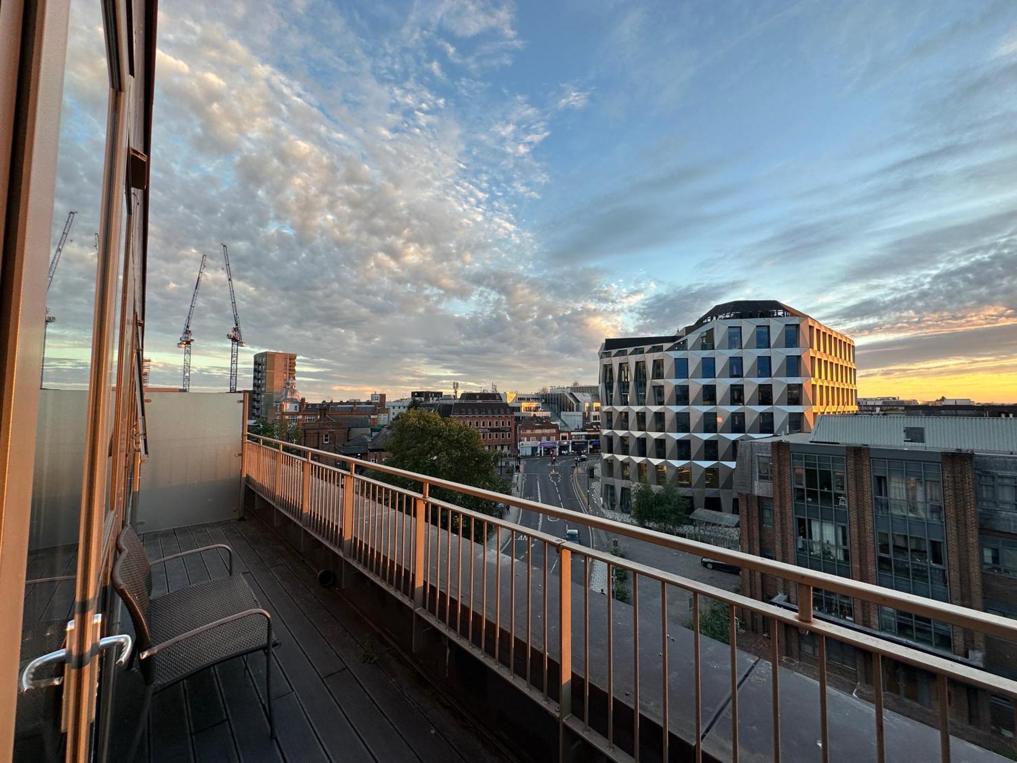 Spacious 2 Bedroom Penthouse Retreat London Luaran gambar
